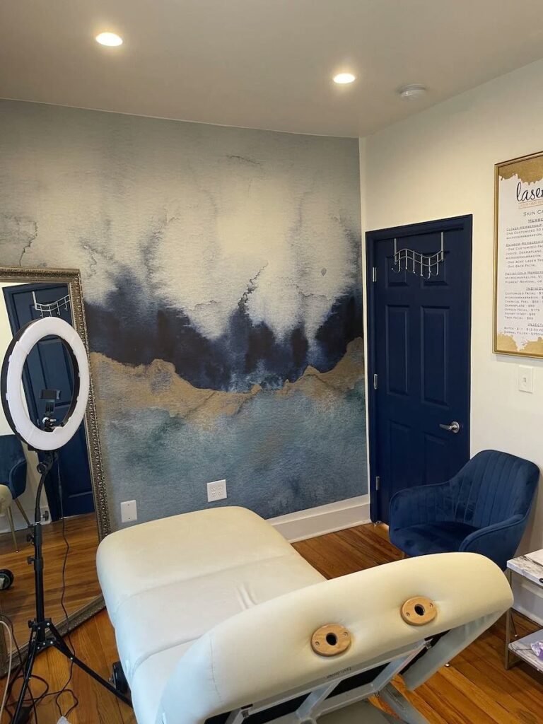 A Denver treatment room with the navy and gold mural